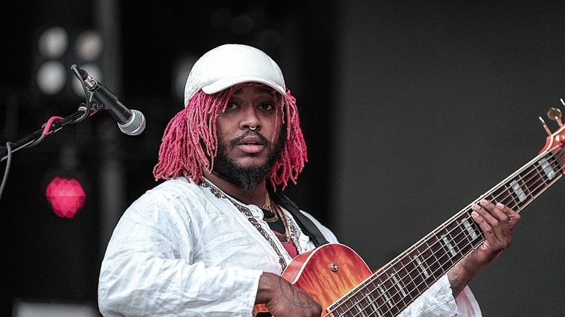 image source: https://commons.wikimedia.org/wiki/File:Thundercat_(43228969271).jpg image cropped from original