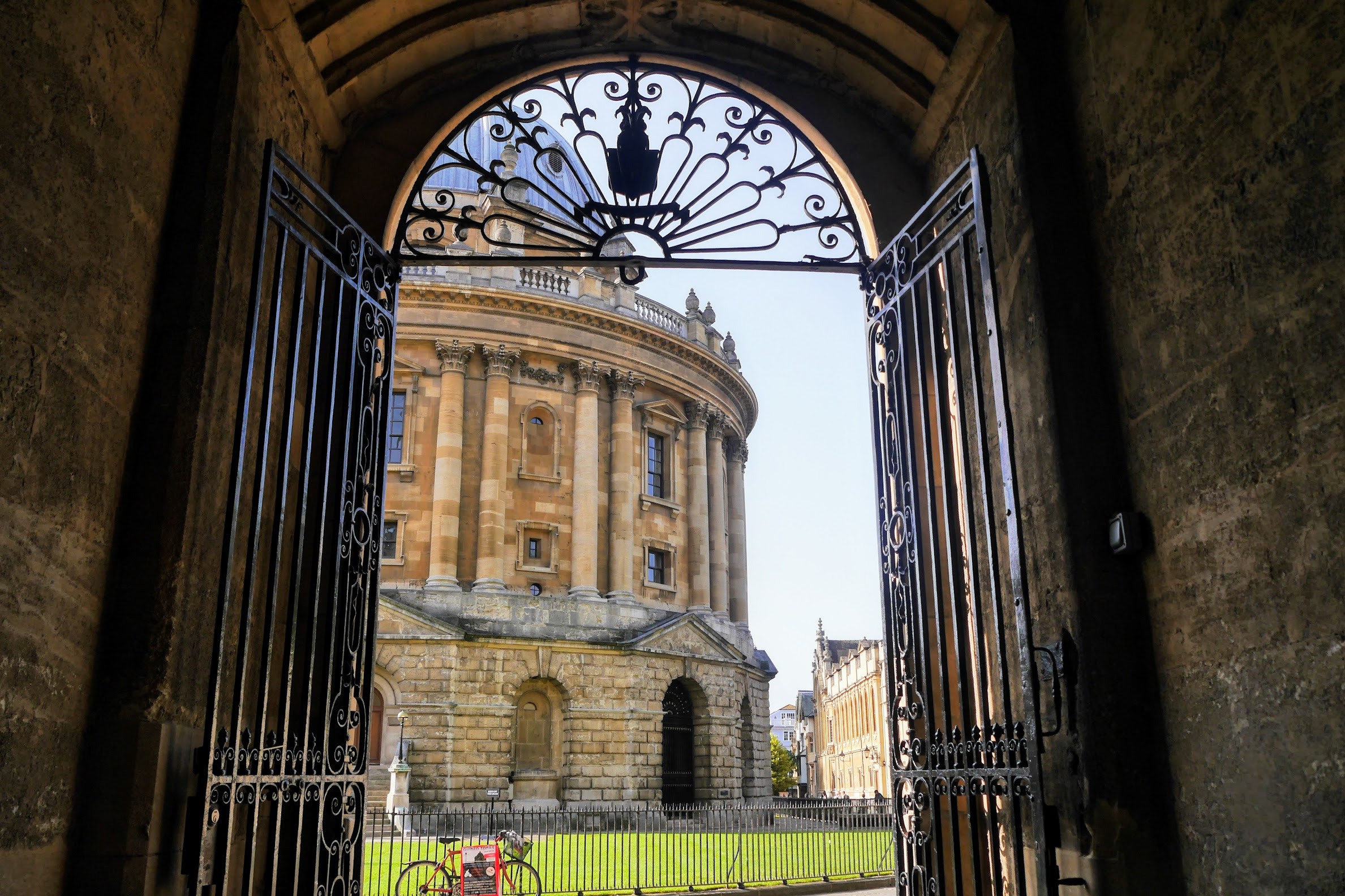 A photo taken of the Radcliffe Camera. 