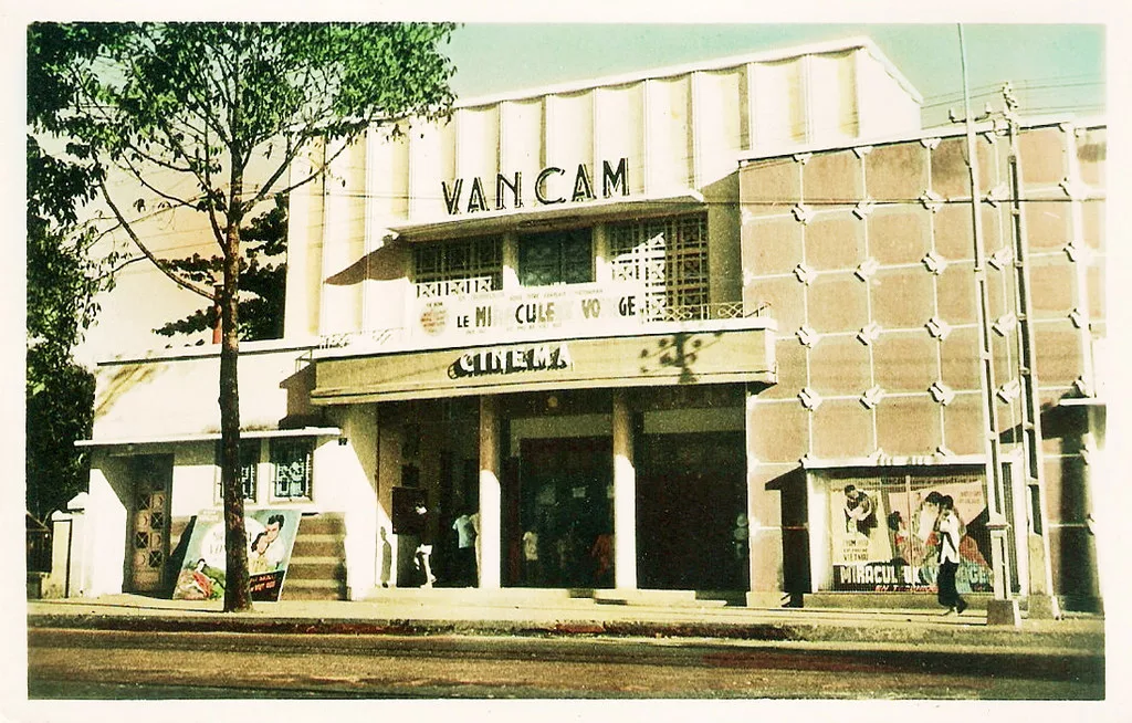 alt=a picture of a 1950s cinema
