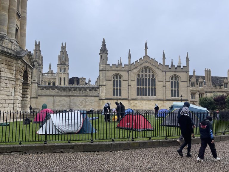OA4P encampment expands to Radcliffe Camera lawn