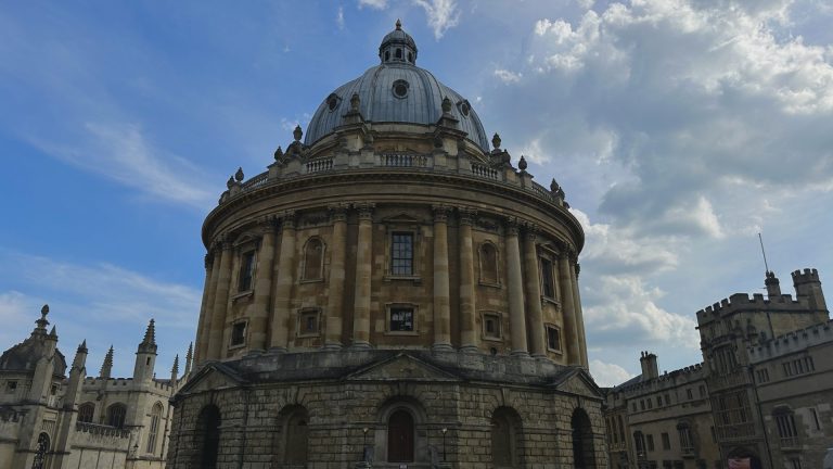 Oxford researchers test AI tool to treat depression