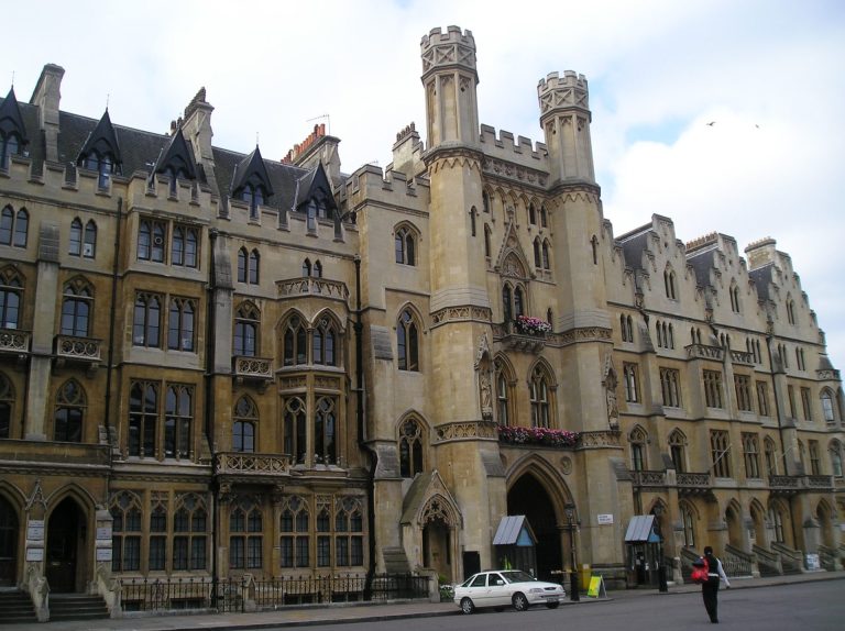 Oxford state school offer rate has decreased over the last five years