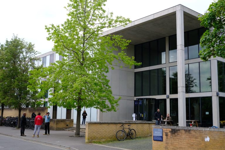 Oxford’s DPIR issues guidance on US travel for students