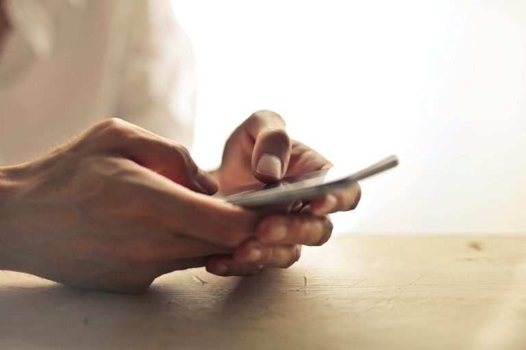 How to quit social media without losing your friends, or your mind
