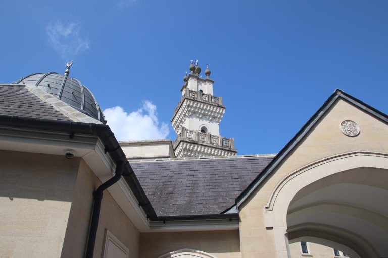 King Charles opens new wing at Centre for Islamic Studies