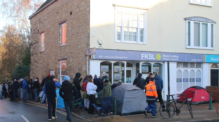 Oxford students queue outside for 48 hours to secure accomodation