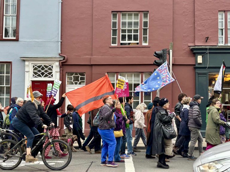 ‘Unity march’ welcoming refugees draws large crowds through Oxford