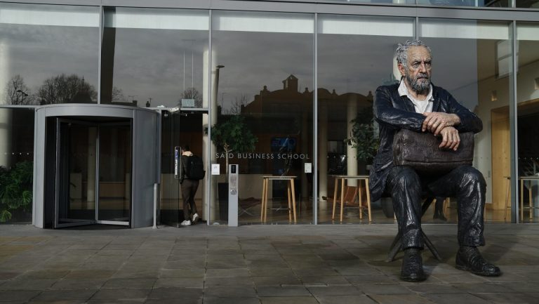 Oxford University did not suspend professor investigated for rape