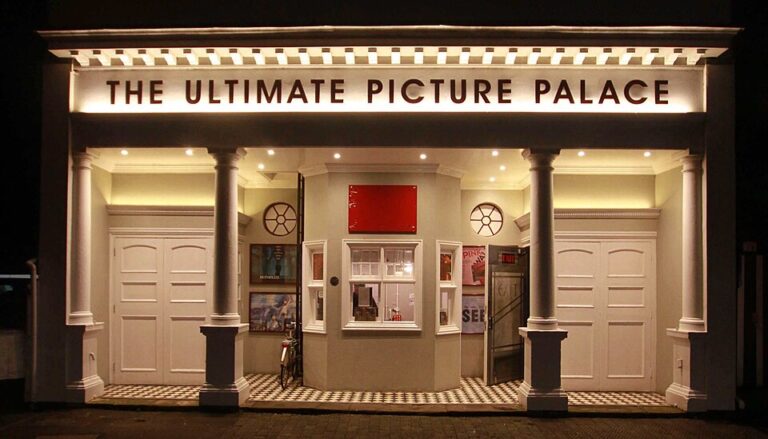 Oxford MP takes Ultimate Picture Palace Campaign to Parliament