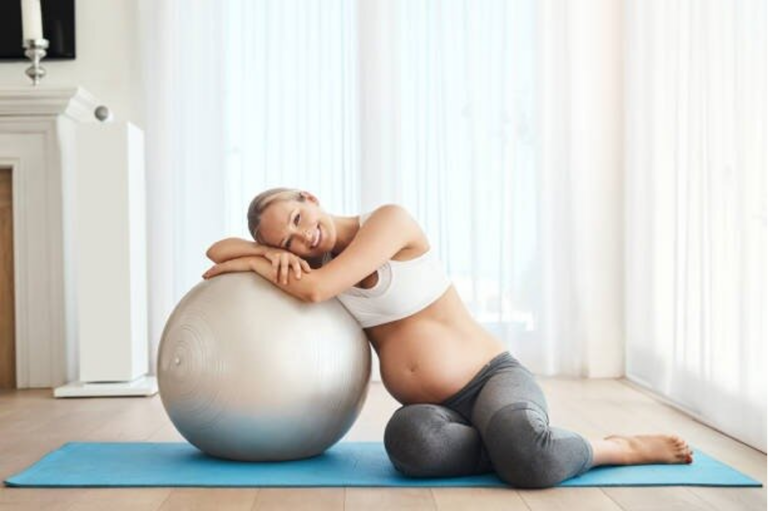 What Does a Yoga Ball Do for Pregnancy? Labour, Posture & Pain Relief Explained