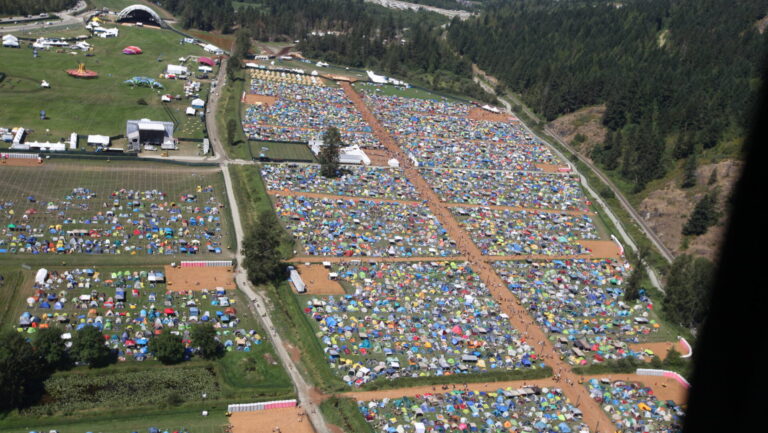 Beyond litter and emissions: The environmental costs of loud sound at music festivals