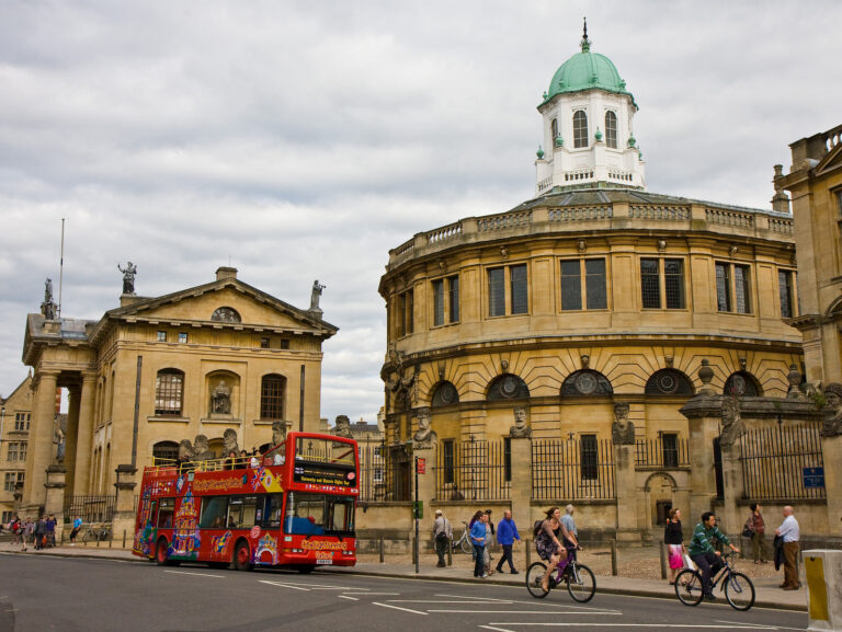 Oxford University and councils announce partnership to build Greenway cycle lanes